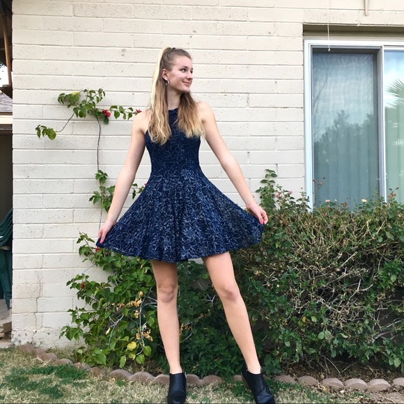 SPARKLY FLARE MINI SUNMER DRESS WITH HALTER TOP - Picture 2 of 6